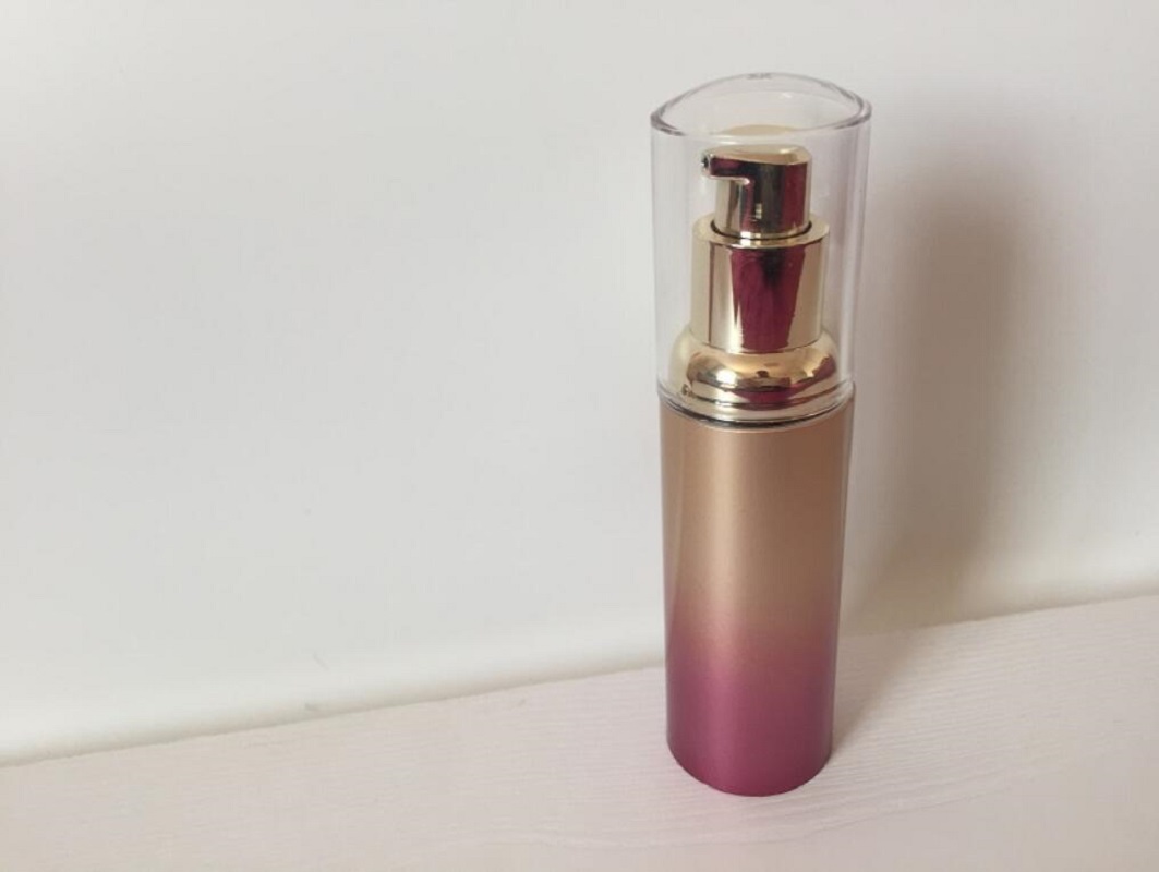 Flacone con pompa airless in p - Essence Serum Toner recensione e prezzo