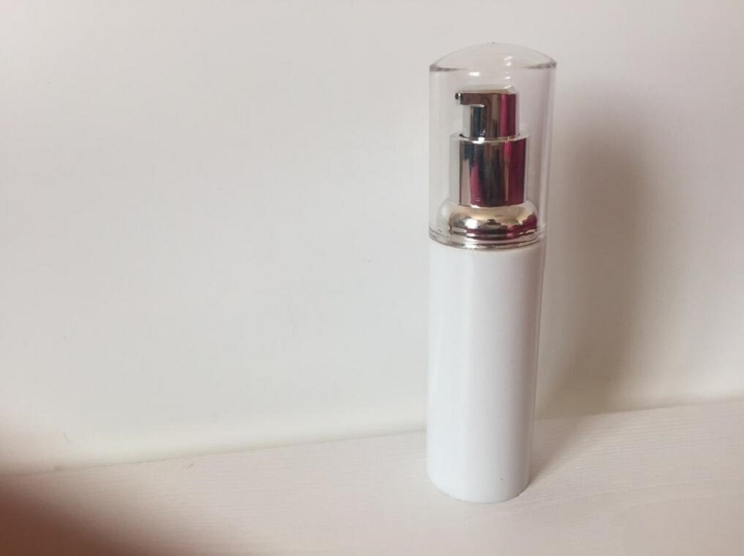 Flacone con pompa airless in p - Essence Serum Toner recensione e prezzo